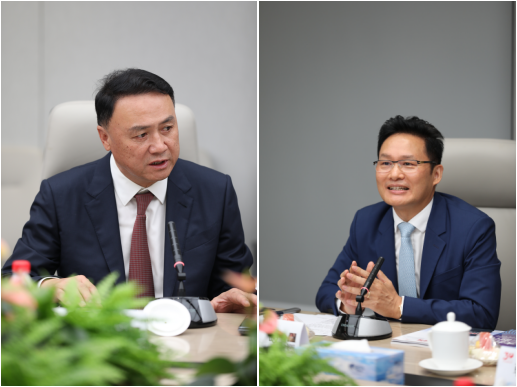 中国产业发展促进会副会长李小军（左）、天九共享集团全球CEO戈峻（右）在活动现场