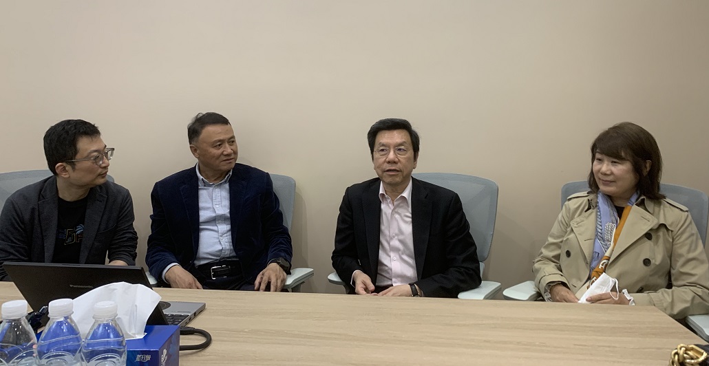 李小军副会长与三星中国区原常务副总张端端女士到我会理事单位访零一万物共探AIGC产业发展